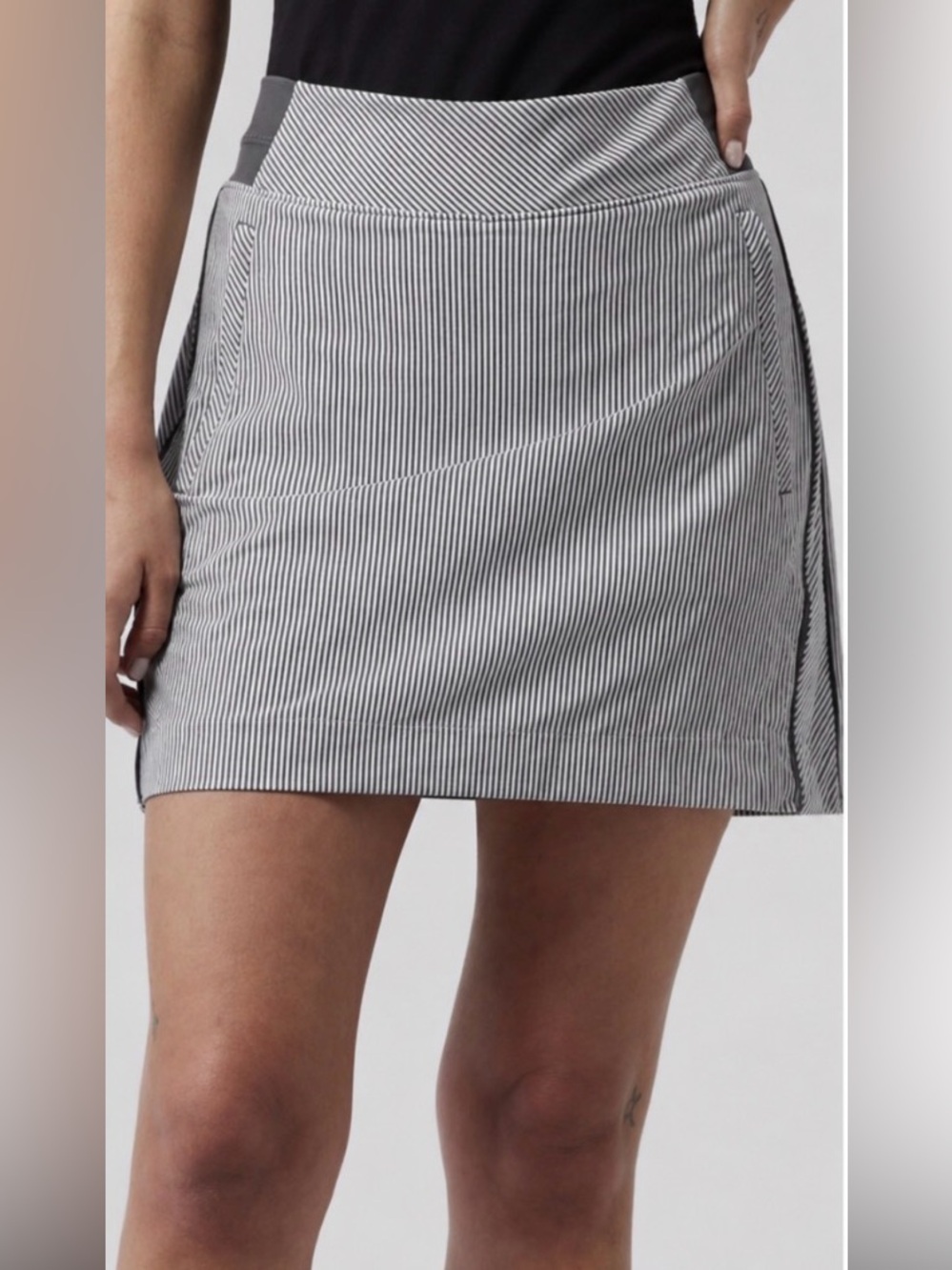 ATHLETA Brooklyn Textured 16” Skort SZ 4 Gray White Stripe Athletic Skirt Shorts